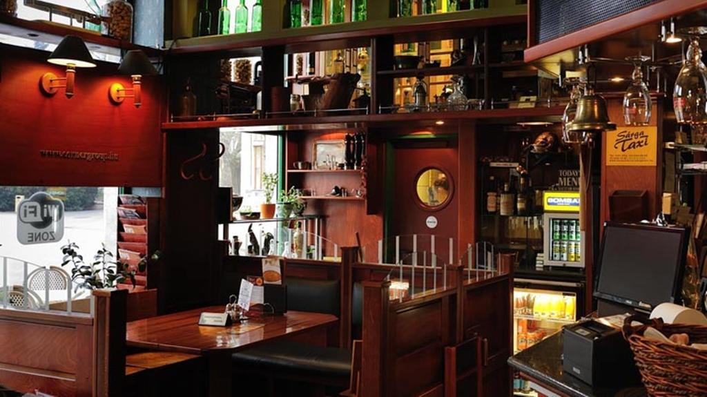 Corner Hotel & Kavehaz Dunaujvaros Ngoại thất bức ảnh
